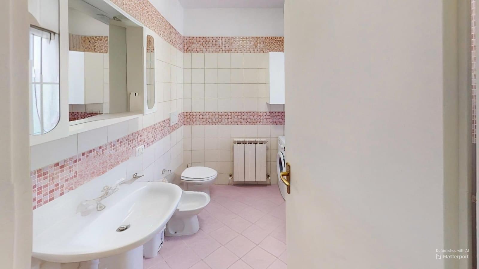 Appartamento Gavarno Di Nembro 3 Appartamento Gavarno Di Nembro Via Barzini 1 Bathroom 1