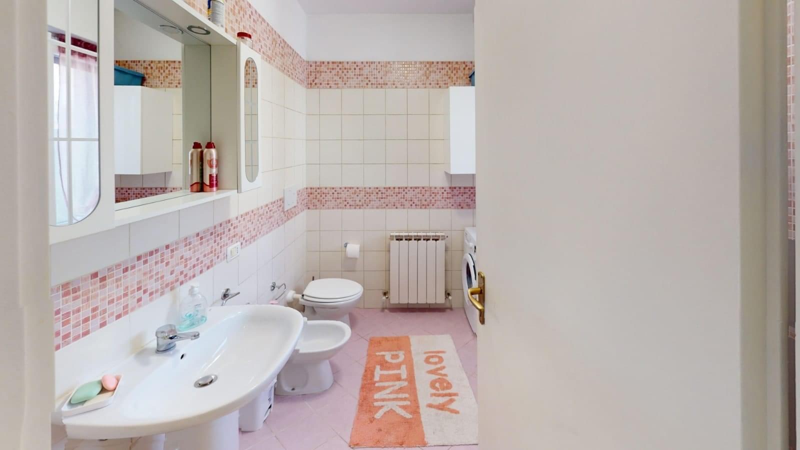 Appartamento Gavarno Di Nembro 5 Appartamento Gavarno Di Nembro Via Barzini 1 Bathroom 3